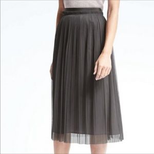 BR Tulle pleaded midi skirt